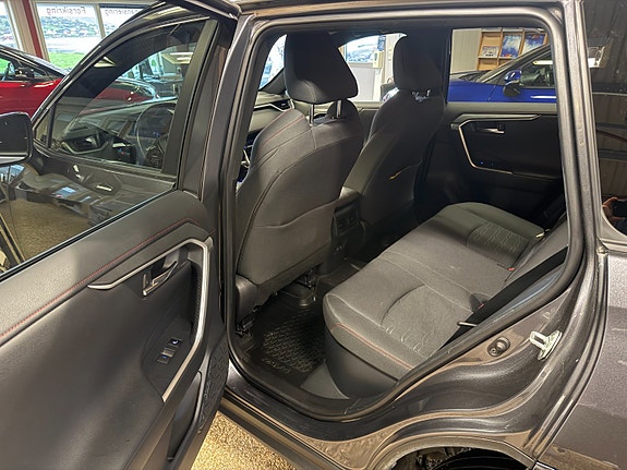 Toyota RAV4 22 of 30