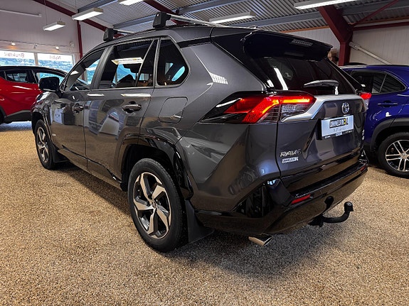 Toyota RAV4 4 of 30