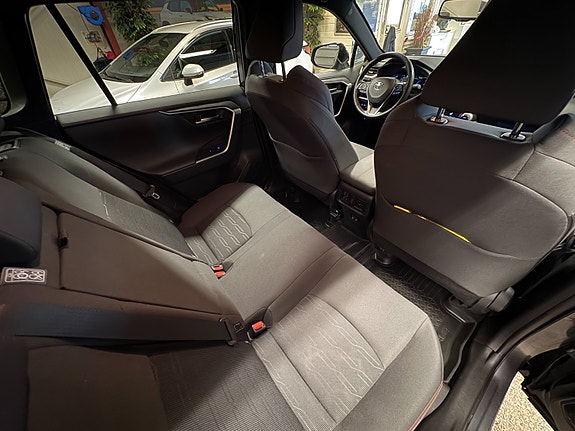 Toyota RAV4 27 of 30