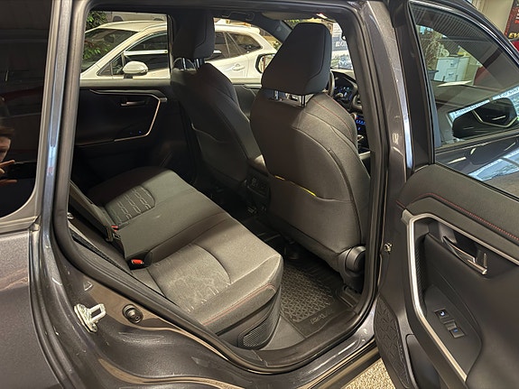 Toyota RAV4 25 of 30