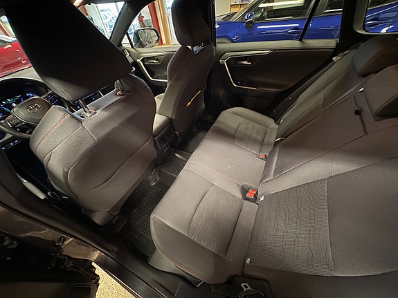 Toyota RAV4 24 of 30