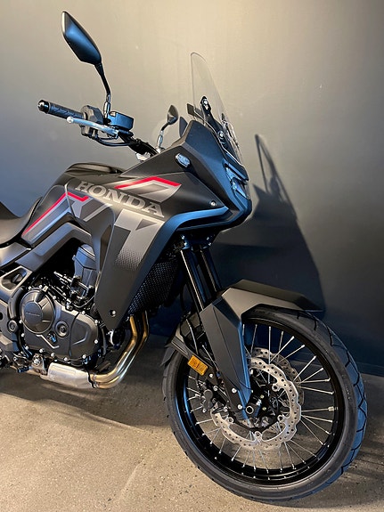 Honda XL750 TRANSALP 2 of 9