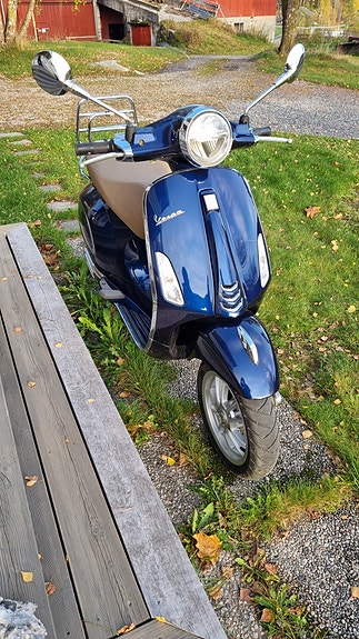 Vespa Primavera 50 3 of 4