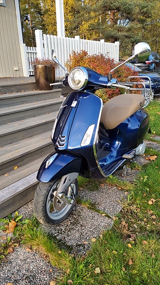 Vespa Primavera 50 2 of 4