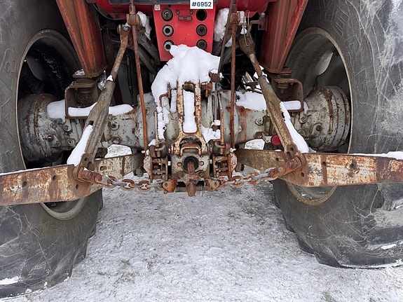 Massey Ferguson 590 m/ frontlaster og snøskuffe. 26 of 30