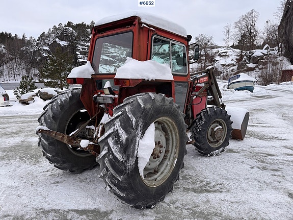 Massey Ferguson 590 m/ frontlaster og snøskuffe. 7 of 30
