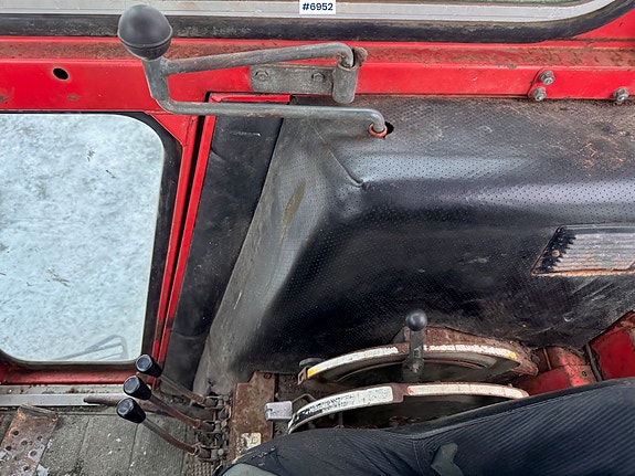 Massey Ferguson 590 m/ frontlaster og snøskuffe. 16 of 30