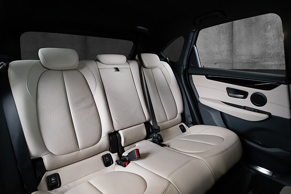 BMW 225xe 18 of 21