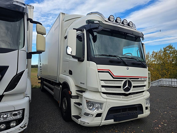 Mercedes-Benz Actros 1835 Skapbil - Specialkarroser påbygg m/ Hel sideåpning 2 of 19