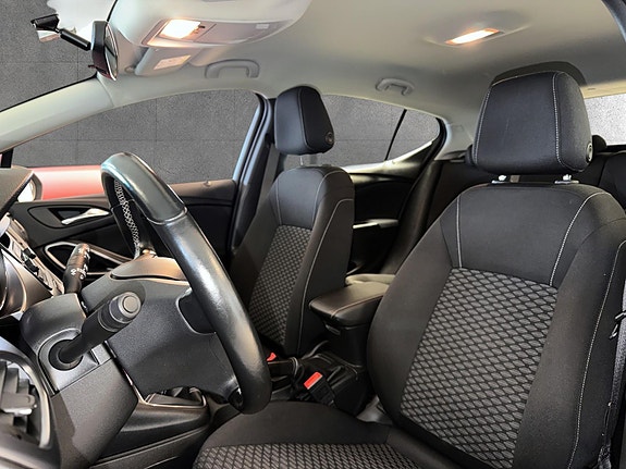 Opel Astra 9 of 18
