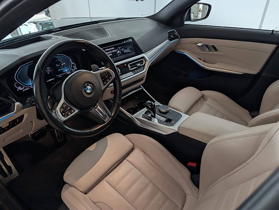 BMW 330e 18 of 30