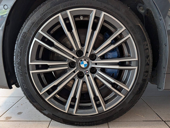 BMW 330e 15 of 30
