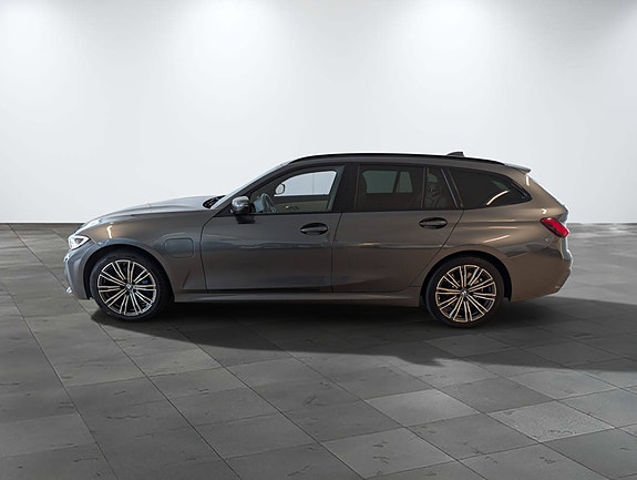 BMW 330e 3 of 30
