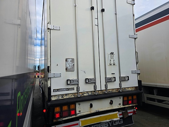 HFR  / Bussbygg Semitrailer m/ Carrier 2 soner aggregat 6 of 21