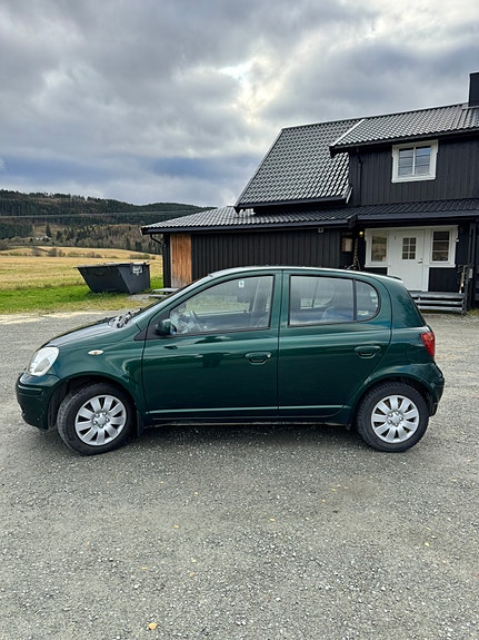 Toyota Yaris 6 of 12