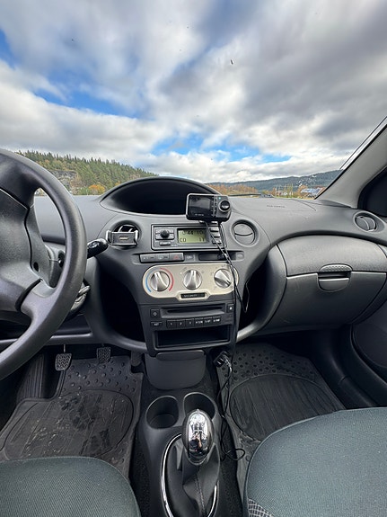 Toyota Yaris 11 of 12