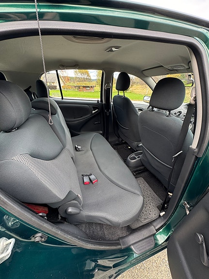 Toyota Yaris 12 of 12