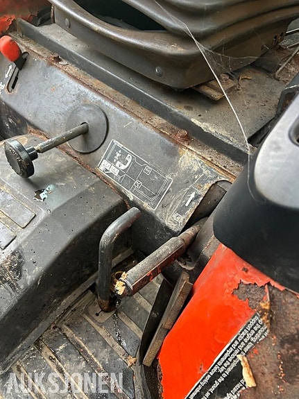Kubota b2230 traktor med frontlaster,skuffe,snøskjær og kjettinger - MVA FRI 20 of 30