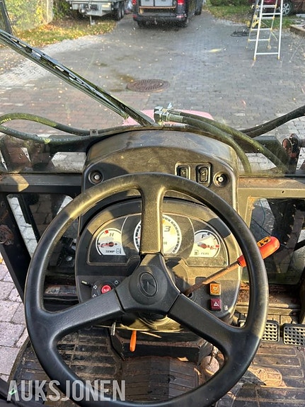 Kubota b2230 traktor med frontlaster,skuffe,snøskjær og kjettinger - MVA FRI 18 of 30