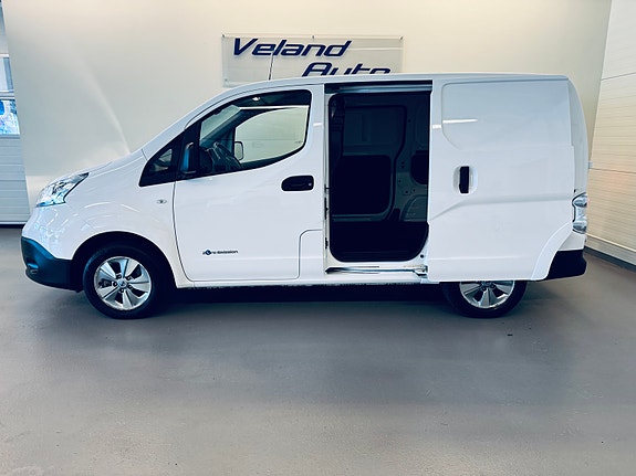 Nissan e-NV200 4 of 23