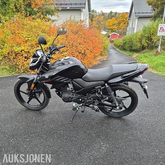 Yamaha YS 125 2 of 5