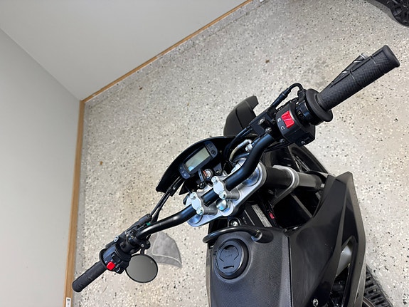 Aprilia SX 125 Super Motard 5 of 18