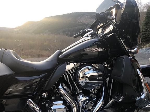 Harley-Davidson FLHXS Street Glide Special 13 of 30