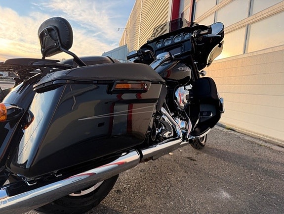 Harley-Davidson FLHXS Street Glide Special 29 of 30