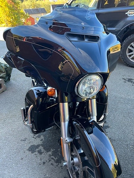Harley-Davidson FLHXS Street Glide Special 6 of 9
