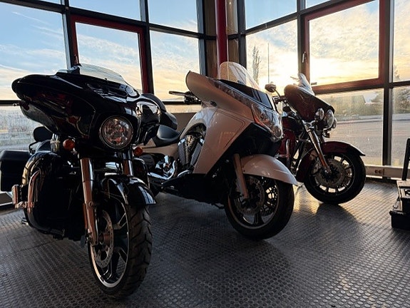 Harley-Davidson FLHXS Street Glide Special 23 of 30