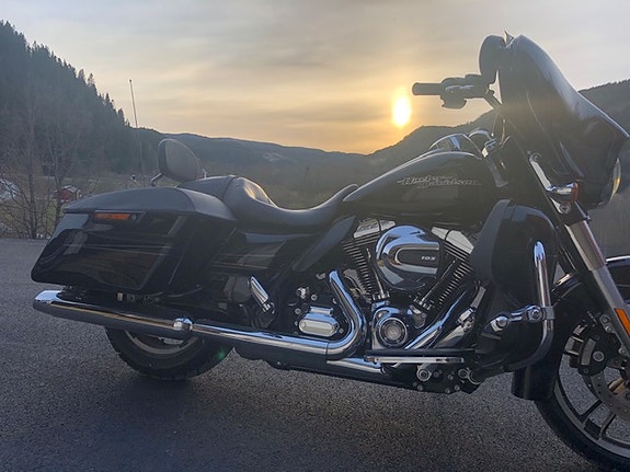 Harley-Davidson FLHXS Street Glide Special 7 of 9