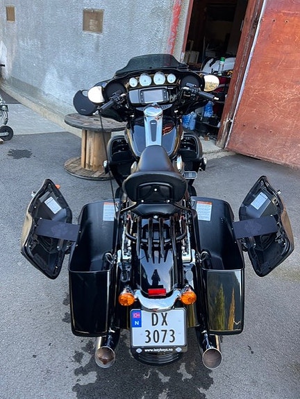 Harley-Davidson FLHXS Street Glide Special 16 of 30