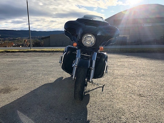 Harley-Davidson FLHXS Street Glide Special 14 of 30
