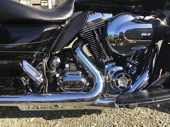 Harley-Davidson FLHXS Street Glide Special 18 of 30