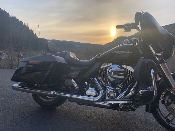 Harley-Davidson FLHXS Street Glide Special 19 of 30
