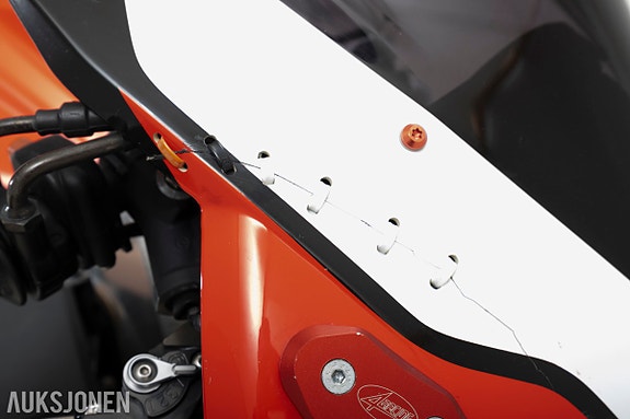 Aprilia RSV 1000 - 180 HK - AKRAPOVIC 9 of 17
