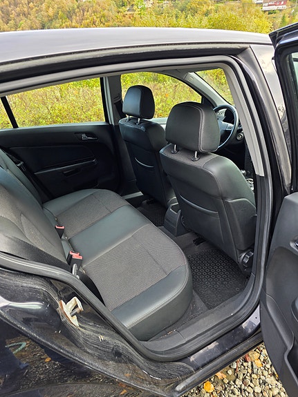 Opel Astra 8 of 10