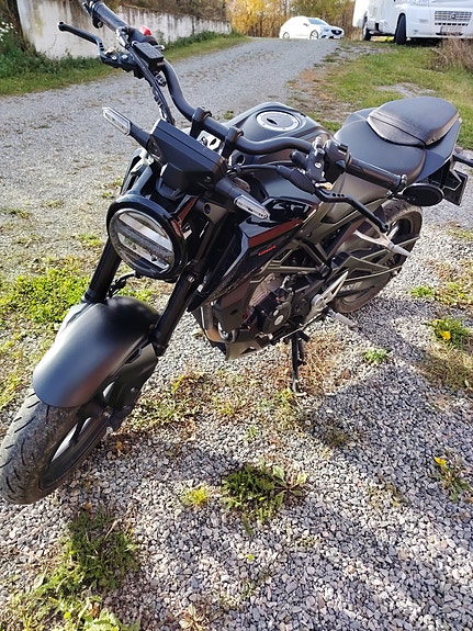 Honda CB 125 R 4 of 9