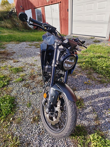 Honda CB 125 R 3 of 9