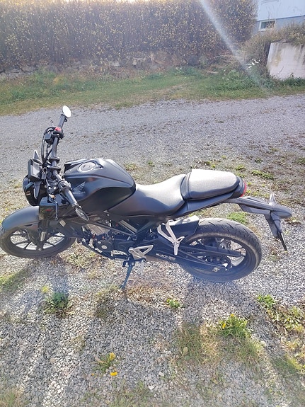Honda CB 125 R 2 of 9