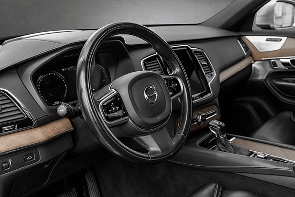 Volvo XC90 21 of 30