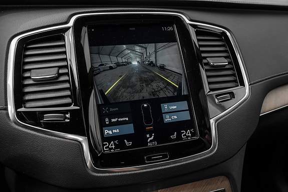 Volvo XC90 16 of 30