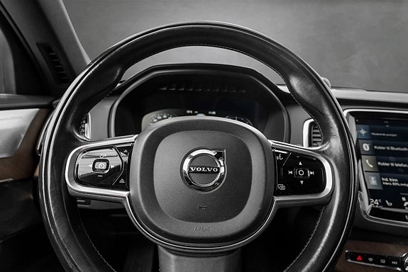 Volvo XC90 10 of 30