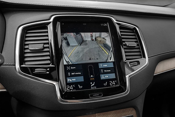 Volvo XC90 14 of 30