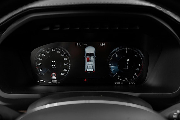 Volvo XC90 11 of 30