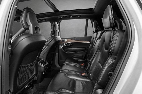 Volvo XC90 24 of 30