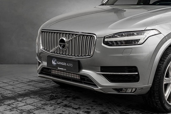 Volvo XC90 2 of 30