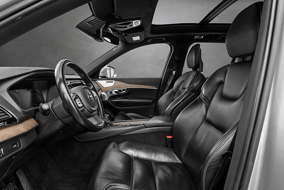 Volvo XC90 23 of 30