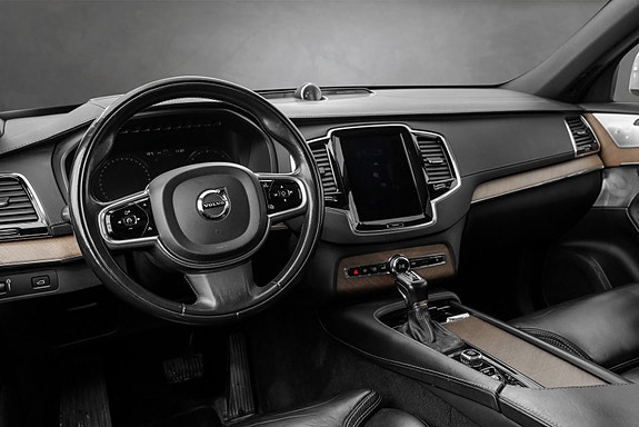 Volvo XC90 26 of 30