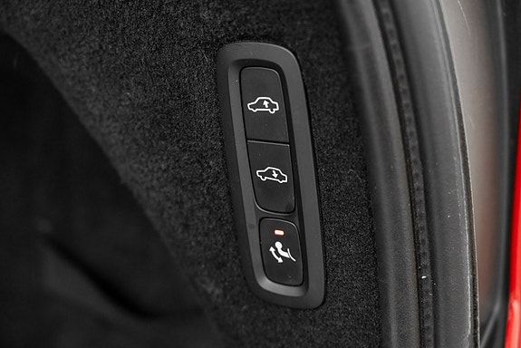 Volvo XC90 30 of 30